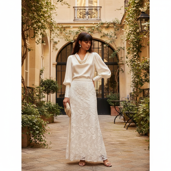 Jupe longue dentelle blanche en tissu délicat, coupe droite, finition florale et élégante. Image