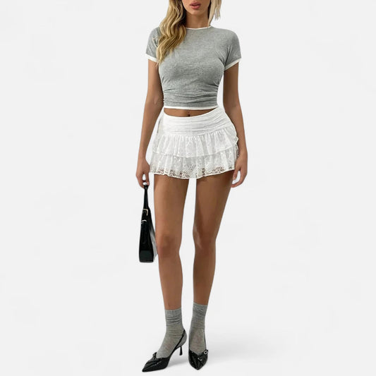 Jupe courte en dentelle blanche